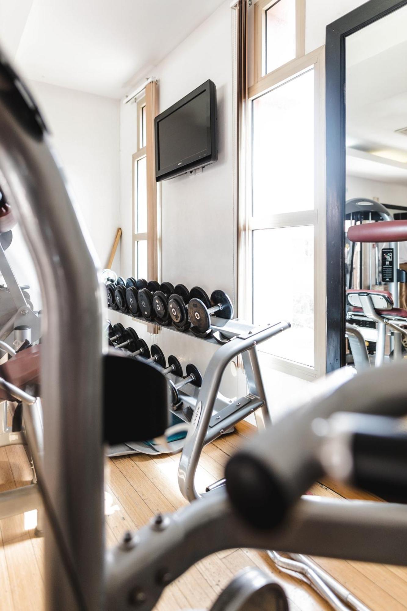 Kenzi Menara Palace & Resort Марракеш Экстерьер фото Dumbbells on a rack